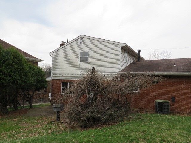 7967 Aber Rd, Penn Hills, PA 15147