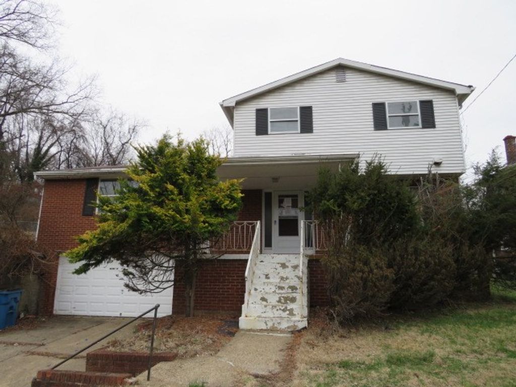 7967 Aber Rd, Penn Hills, PA 15147