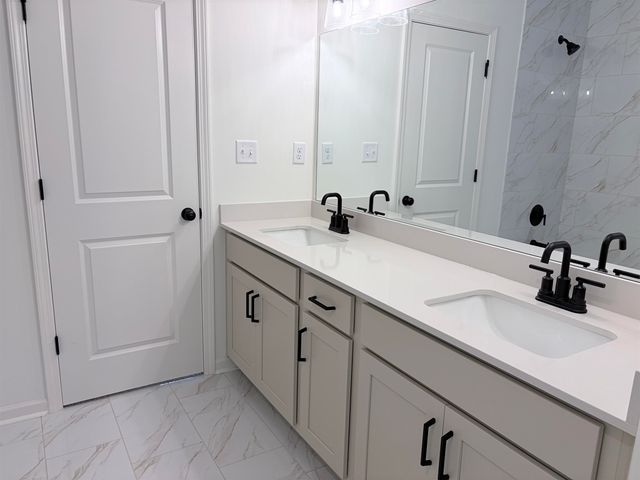 9562 GRAYS HOLLOW DR S, Cordova, TN 38018
