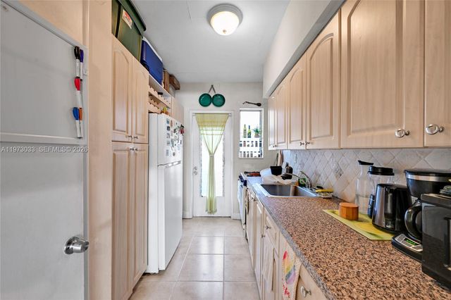 1240 14th St, Miami Beach, FL 33139