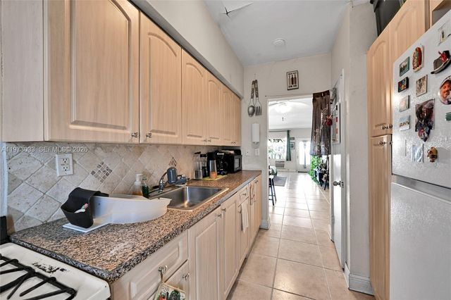 1240 14th St, Miami Beach, FL 33139