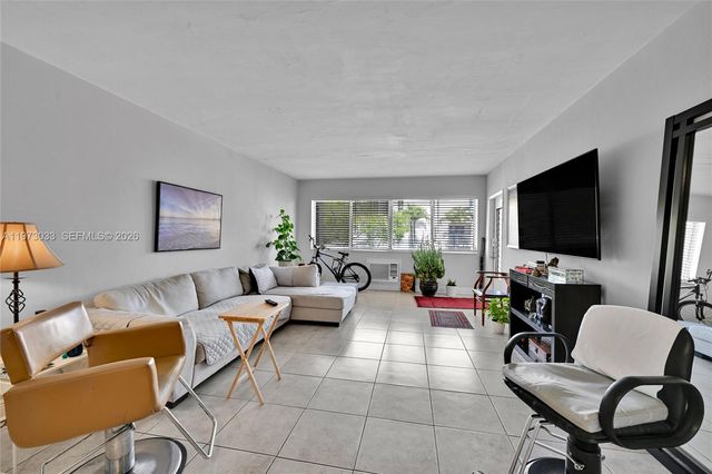 1240 14th St, Miami Beach, FL 33139