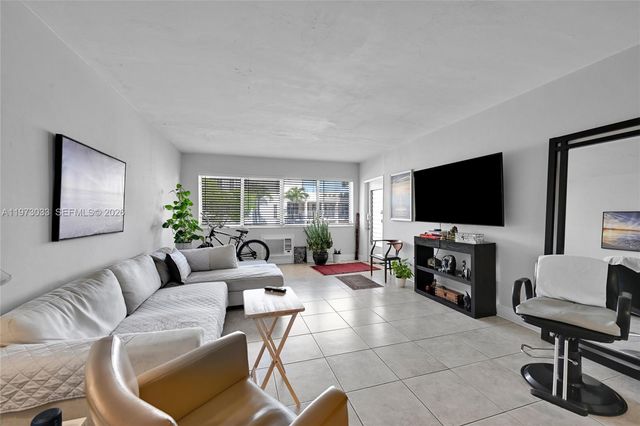 1240 14th St, Miami Beach, FL 33139