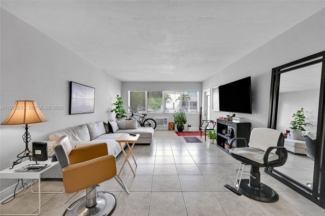 1240 14th St, Miami Beach, FL 33139