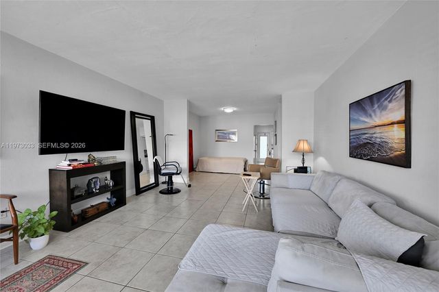 1240 14th St, Miami Beach, FL 33139