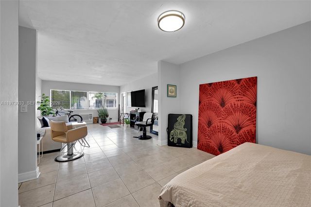 1240 14th St, Miami Beach, FL 33139