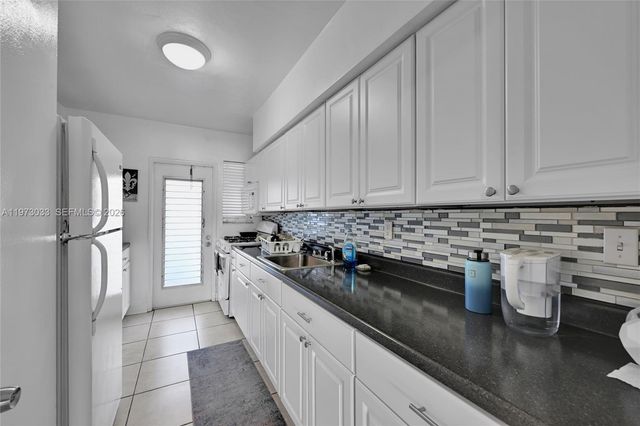 1240 14th St, Miami Beach, FL 33139