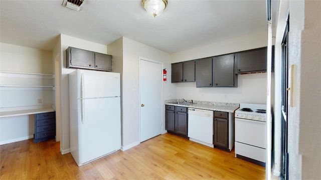 725 Peppertree Drive 29, Bryan, TX 77801