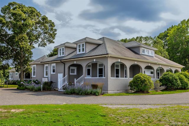 126 Holiday Boulevard, Center Moriches, NY 11934