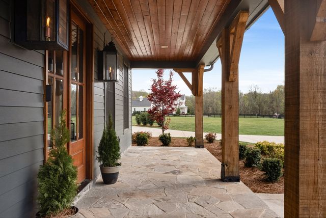 6904 Farm Path Ln, College Grove, TN 37046