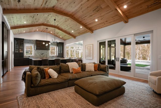 6904 Farm Path Ln, College Grove, TN 37046
