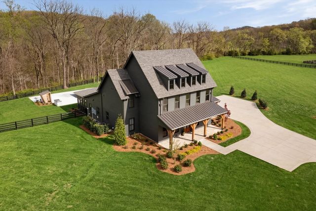 6904 Farm Path Ln, College Grove, TN 37046