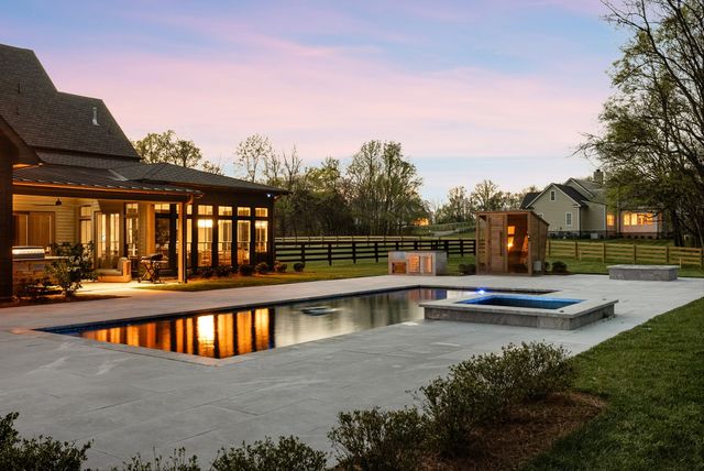 6904 Farm Path Ln, College Grove, TN 37046