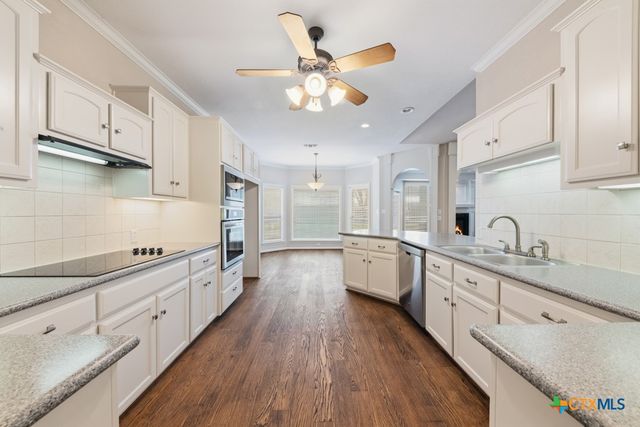 2592 Edgegrove, Canyon Lake, TX 78133