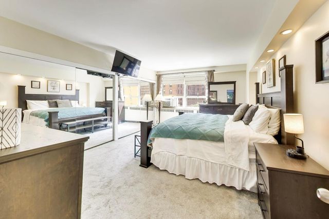3180 N Lake Shore Drive 4G, Chicago, IL 60657