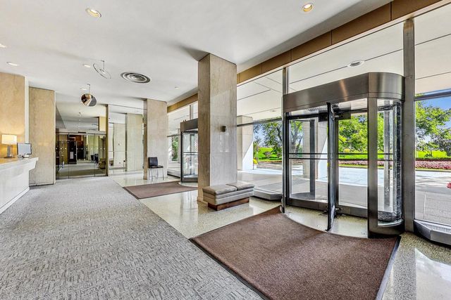 3180 N Lake Shore Drive 4G, Chicago, IL 60657