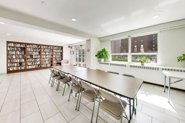 3180 N Lake Shore Drive 4G, Chicago, IL 60657