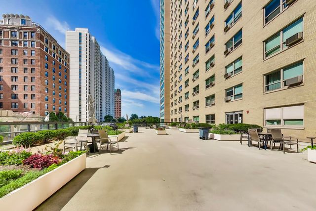 3180 N Lake Shore Drive 4G, Chicago, IL 60657