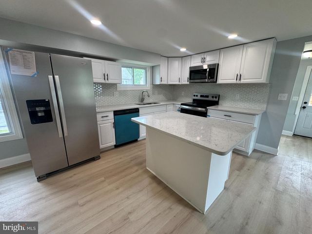 100 FORREST AVE, Wilmington, DE 19805