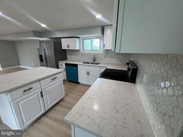 100 FORREST AVE, Wilmington, DE 19805