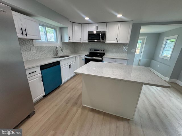 100 FORREST AVE, Wilmington, DE 19805
