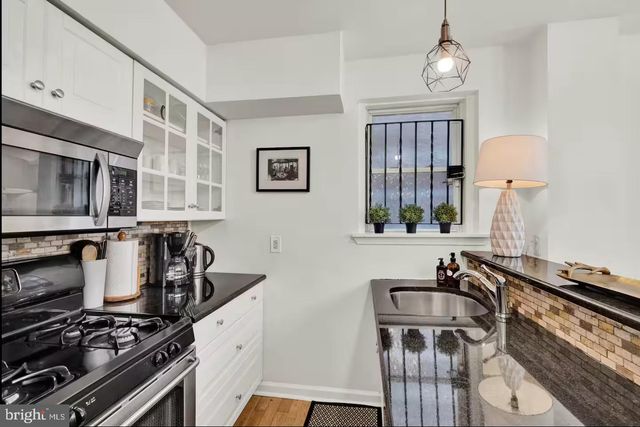 1802 CARPENTER ST, Philadelphia, PA 19146