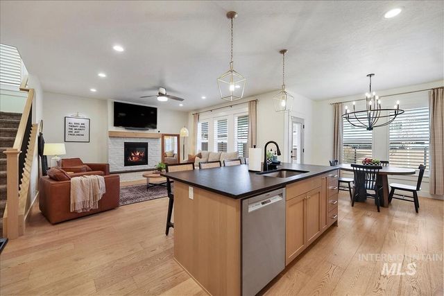 6092 S Thumbelina Ave, Meridian, ID 83642