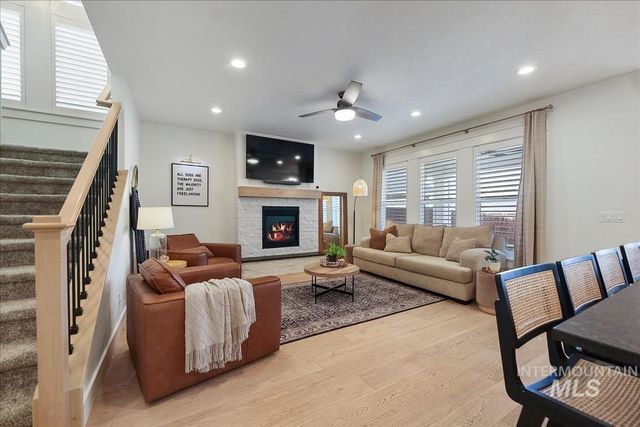 6092 S Thumbelina Ave, Meridian, ID 83642