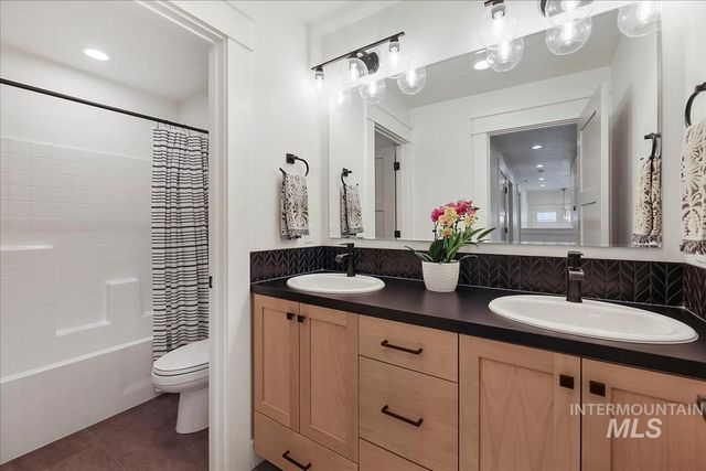 6092 S Thumbelina Ave, Meridian, ID 83642