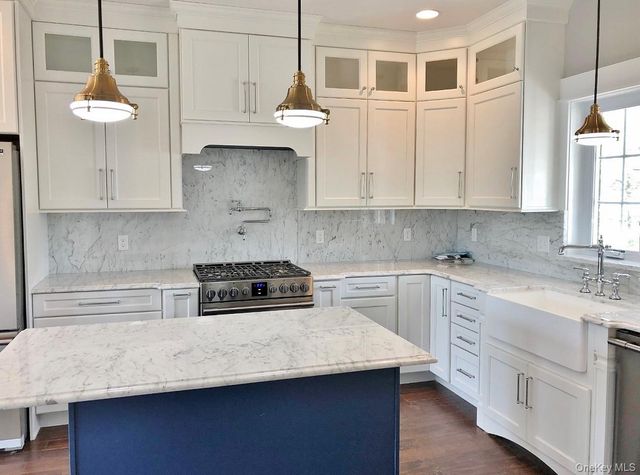 18 Sunset Lane, New Hampton, NY 10958