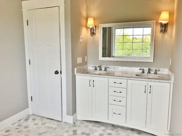 18 Sunset Lane, New Hampton, NY 10958