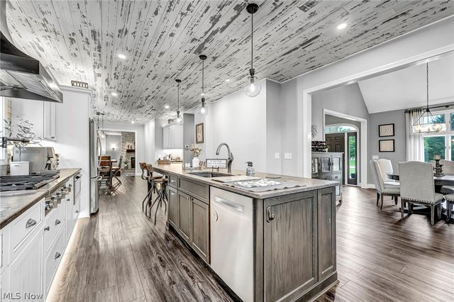 9871 Highland Drive, Brecksville, OH 44141