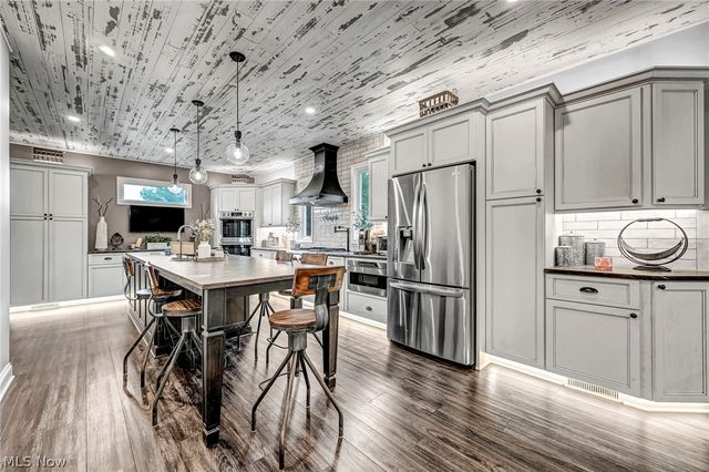 9871 Highland Drive, Brecksville, OH 44141