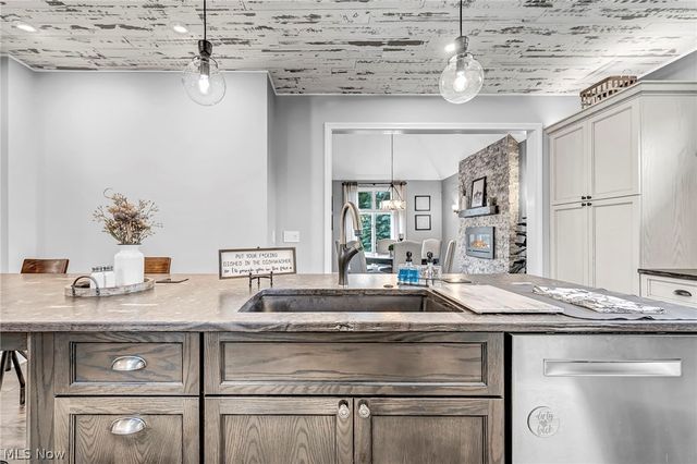 9871 Highland Drive, Brecksville, OH 44141