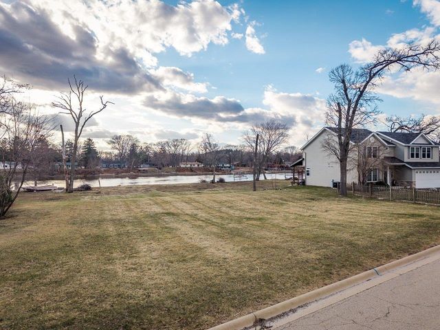 99xx Queen Oaks Drive, Machesney Park, IL 61115