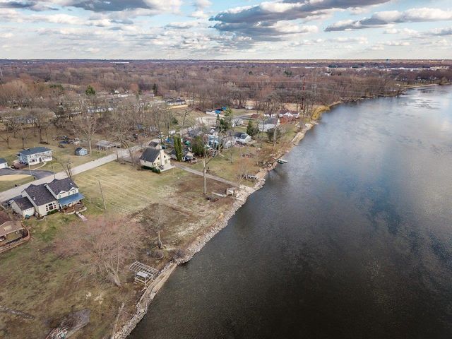 99xx Queen Oaks Drive, Machesney Park, IL 61115