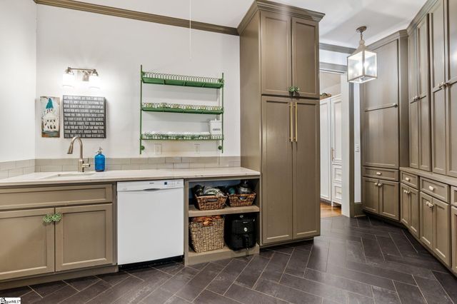 48 Ridgeland Drive, Greenville, SC 29601