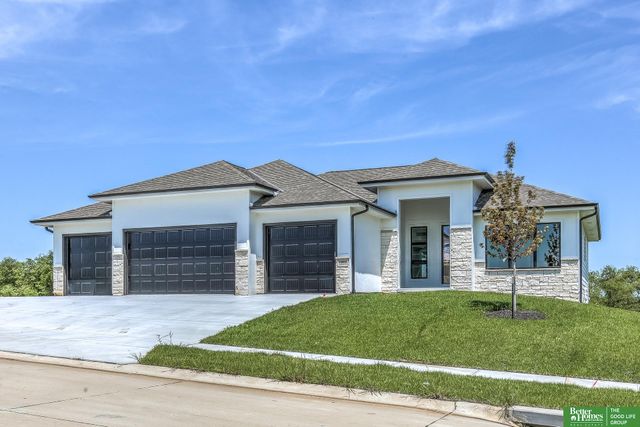 10008 Laramie Street, Papillion, NE 68046