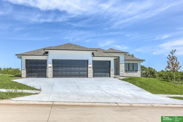 10008 Laramie Street, Papillion, NE 68046