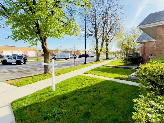 6542 W Windsor Avenue, Berwyn, IL 60402