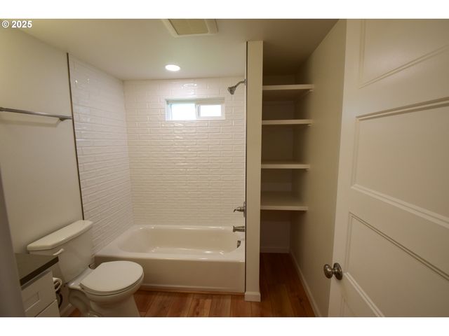 1123 Se 162ND Ave, Portland, OR 97233