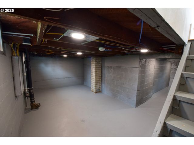 1123 Se 162ND Ave, Portland, OR 97233