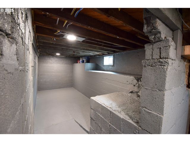 1123 Se 162ND Ave, Portland, OR 97233