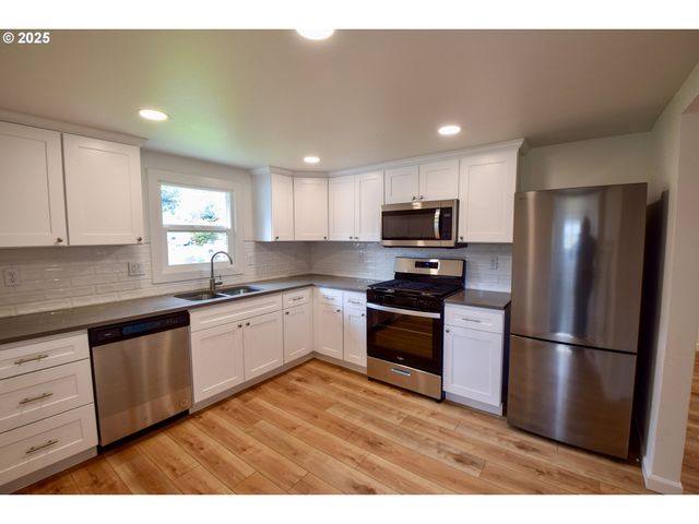 1123 Se 162ND Ave, Portland, OR 97233