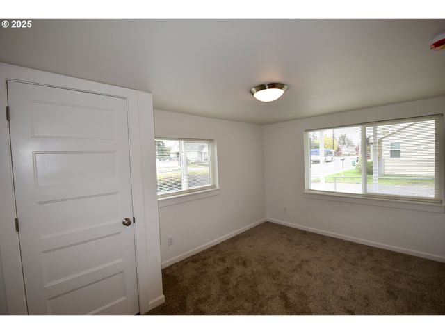 1123 Se 162ND Ave, Portland, OR 97233