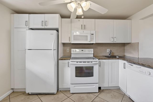 2571 Aragon Blvd 214, Sunrise, FL 33322