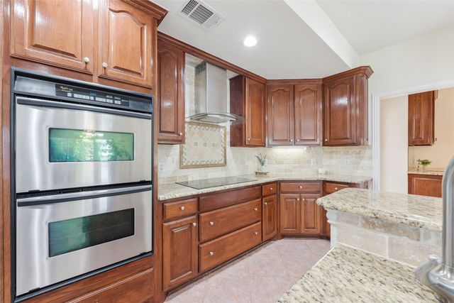 1825 Spinnaker Lane, Azle, TX 76020
