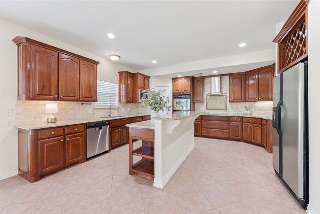 1825 Spinnaker Lane, Azle, TX 76020