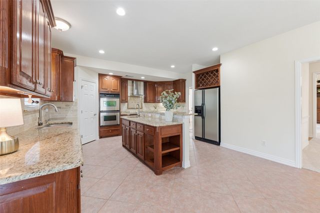 1825 Spinnaker Lane, Azle, TX 76020