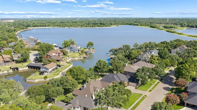 1825 Spinnaker Lane, Azle, TX 76020